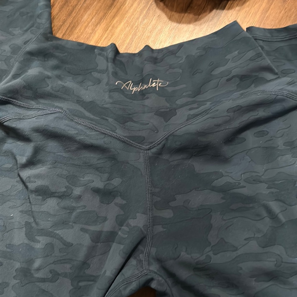Alphalete Surface power leggings / color delta blue size medium!